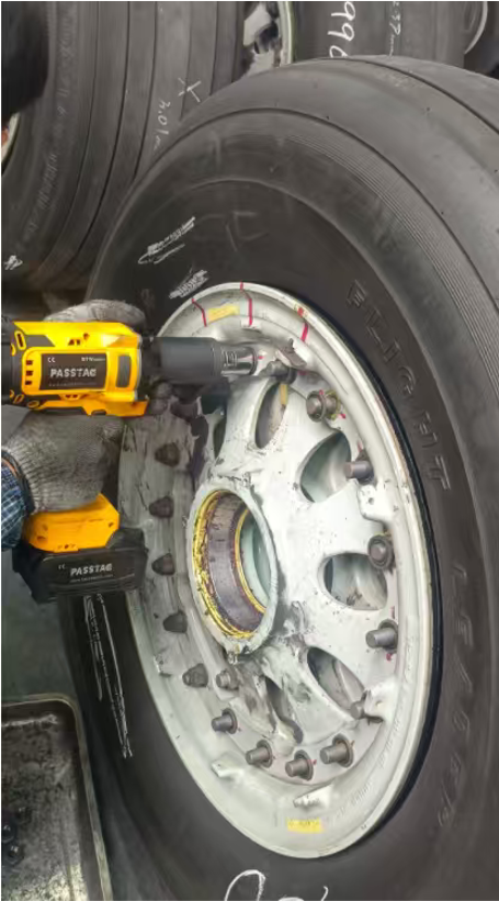 Lithium Battery Digital Torque Wrench (Aerospace Wheel Nut Fastening)2.png