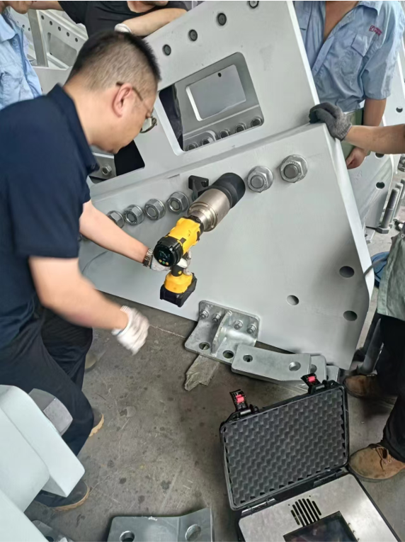 Lithium-ion Digital Torque Wrench (Wind Turbine Tower Transport Bracket Nuts)4.png